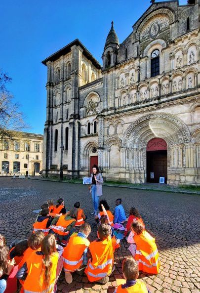 Visite de l’abbatiale Sainte-Croix avec l’école Cazemajor de Bordeaux