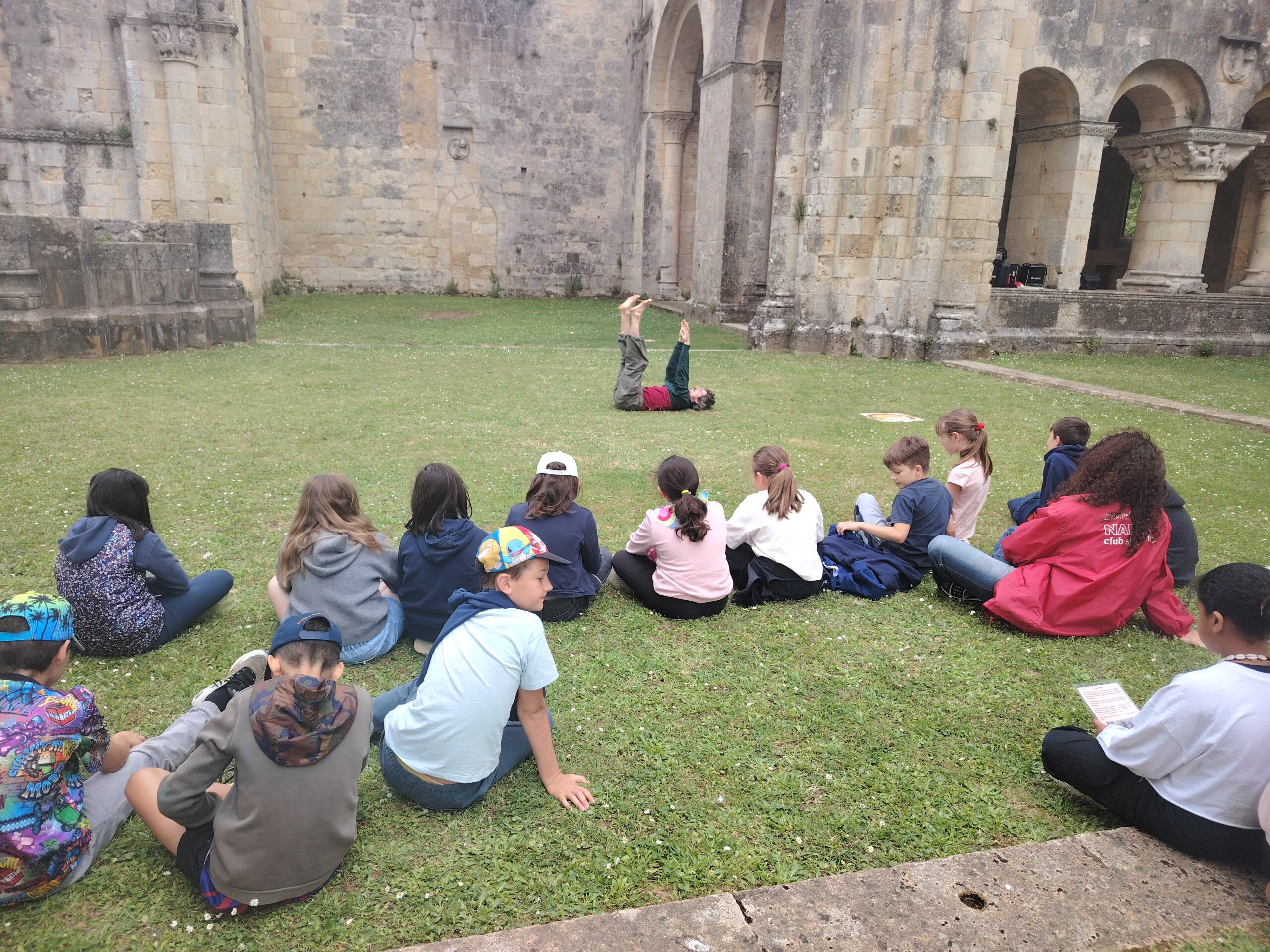 Visite de l’abbaye et atelier land art avec l’école de Quinsac