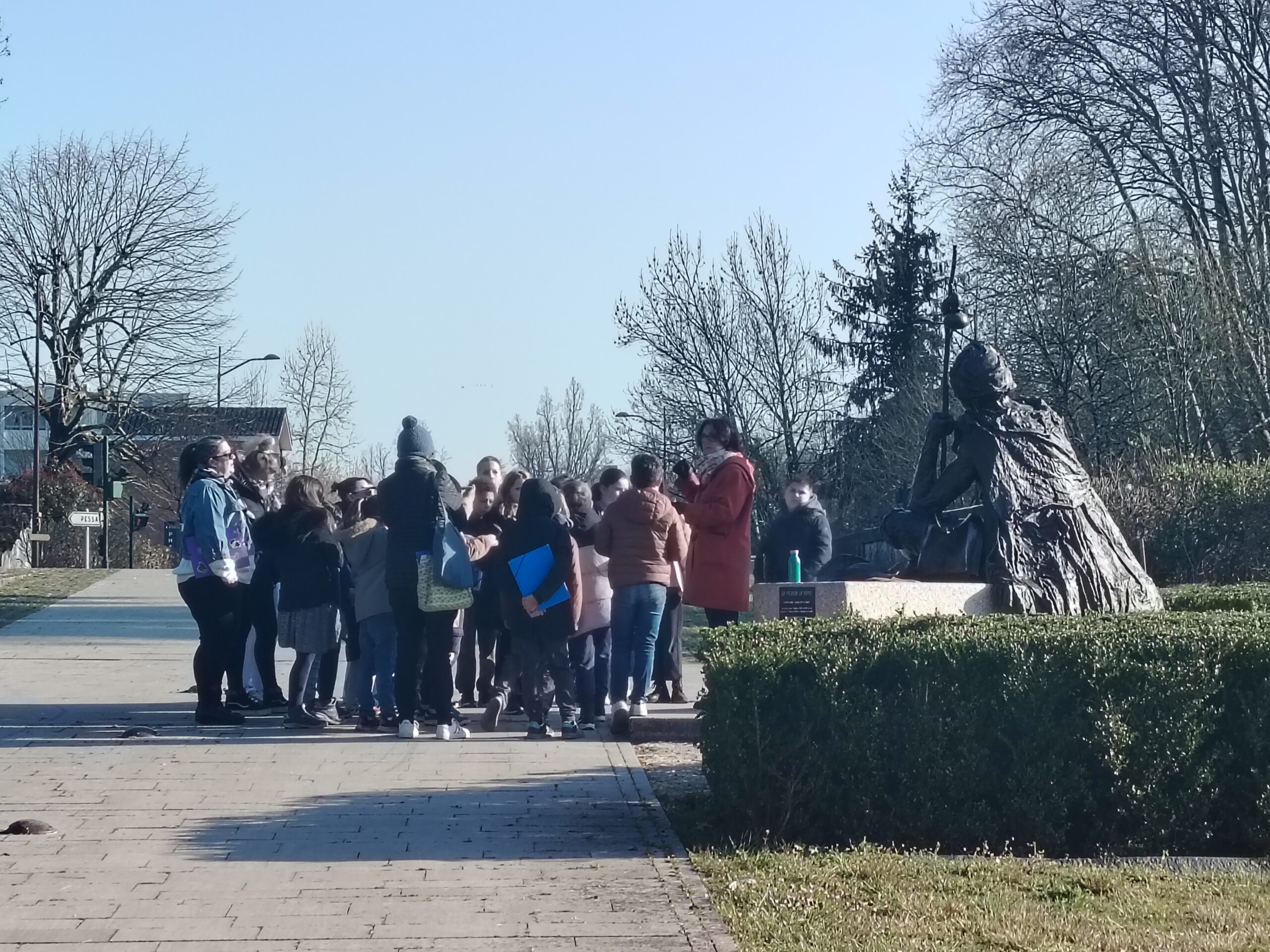Une rencontre parfaite pendant la visite du Prieuré de Cayac