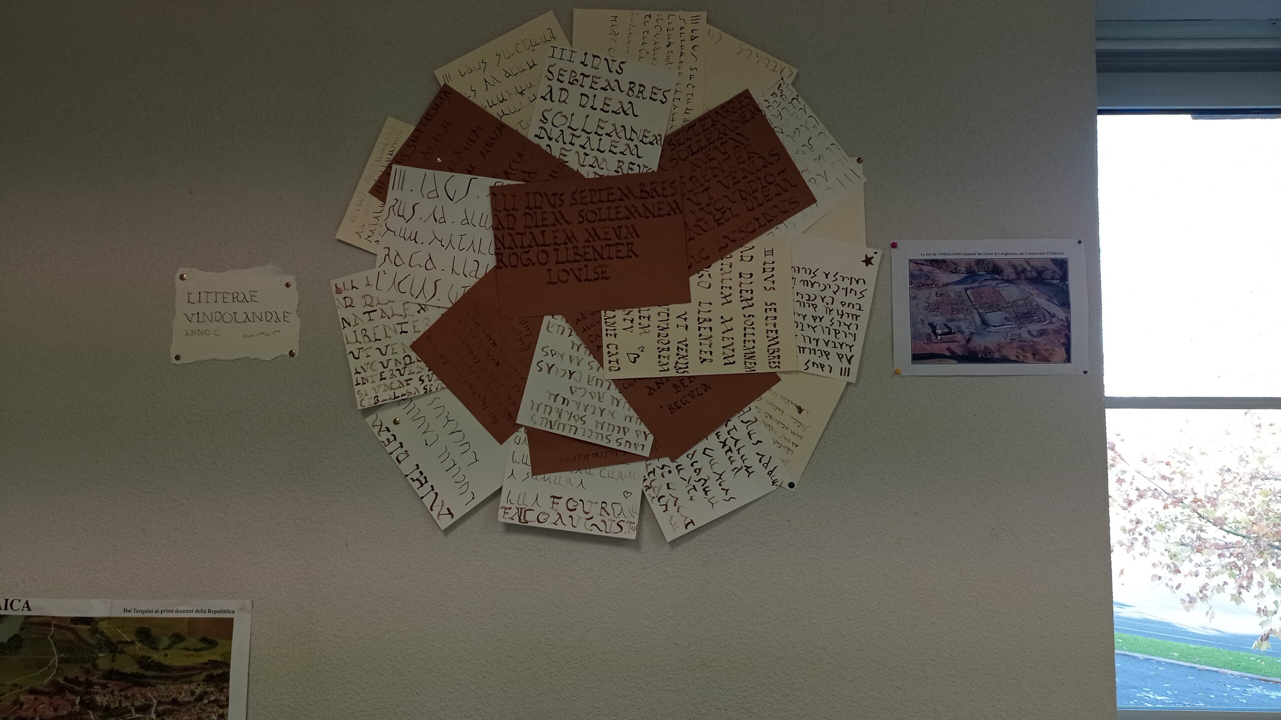 Les 2nde et les 1ère ECLA de Victor Louis découvrent l’écriture romaine au calame