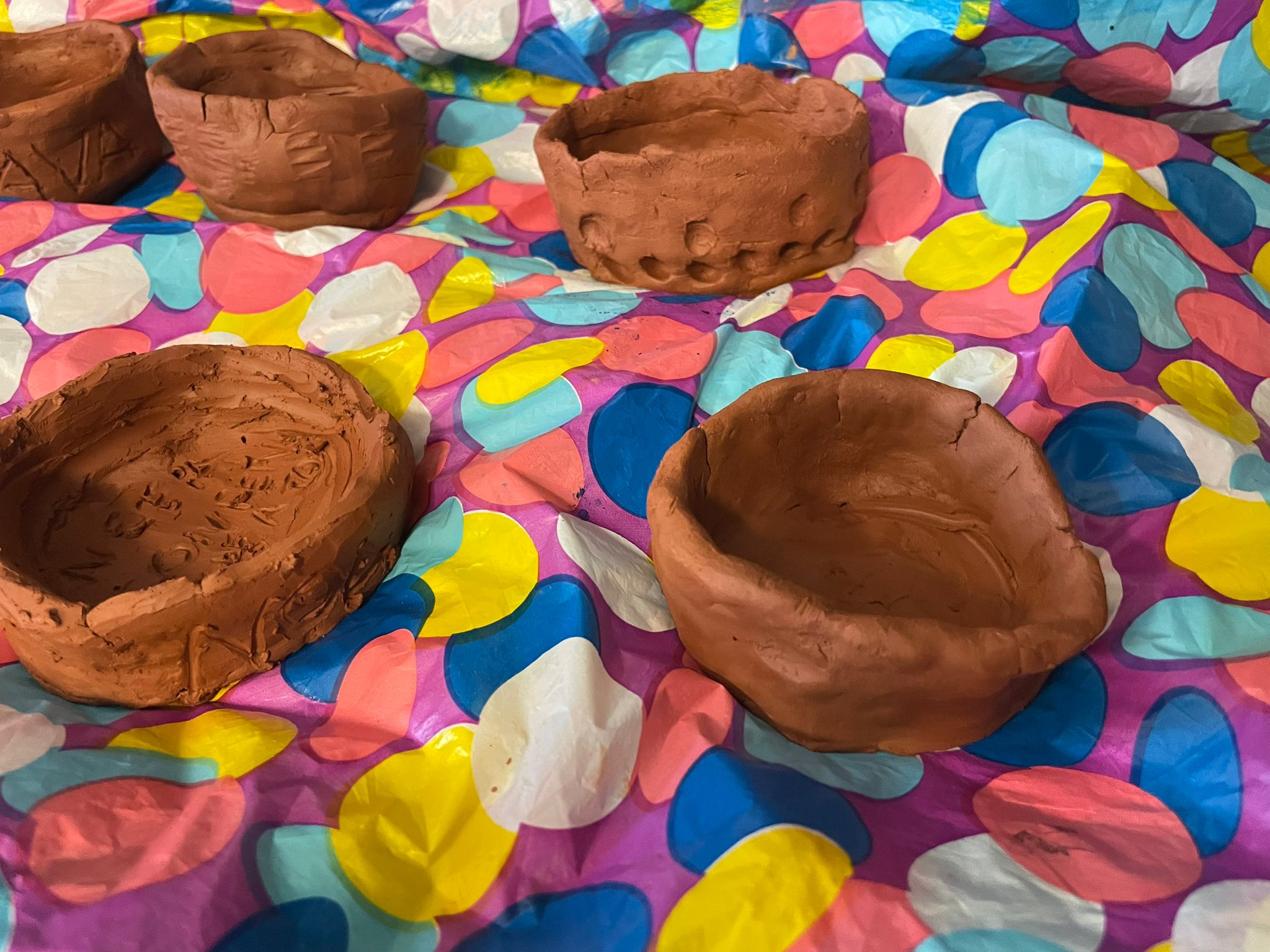 À l&rsquo;école Barbey on part sur les traces des gallo-romains en fabriquant des poteries à l&rsquo;antique